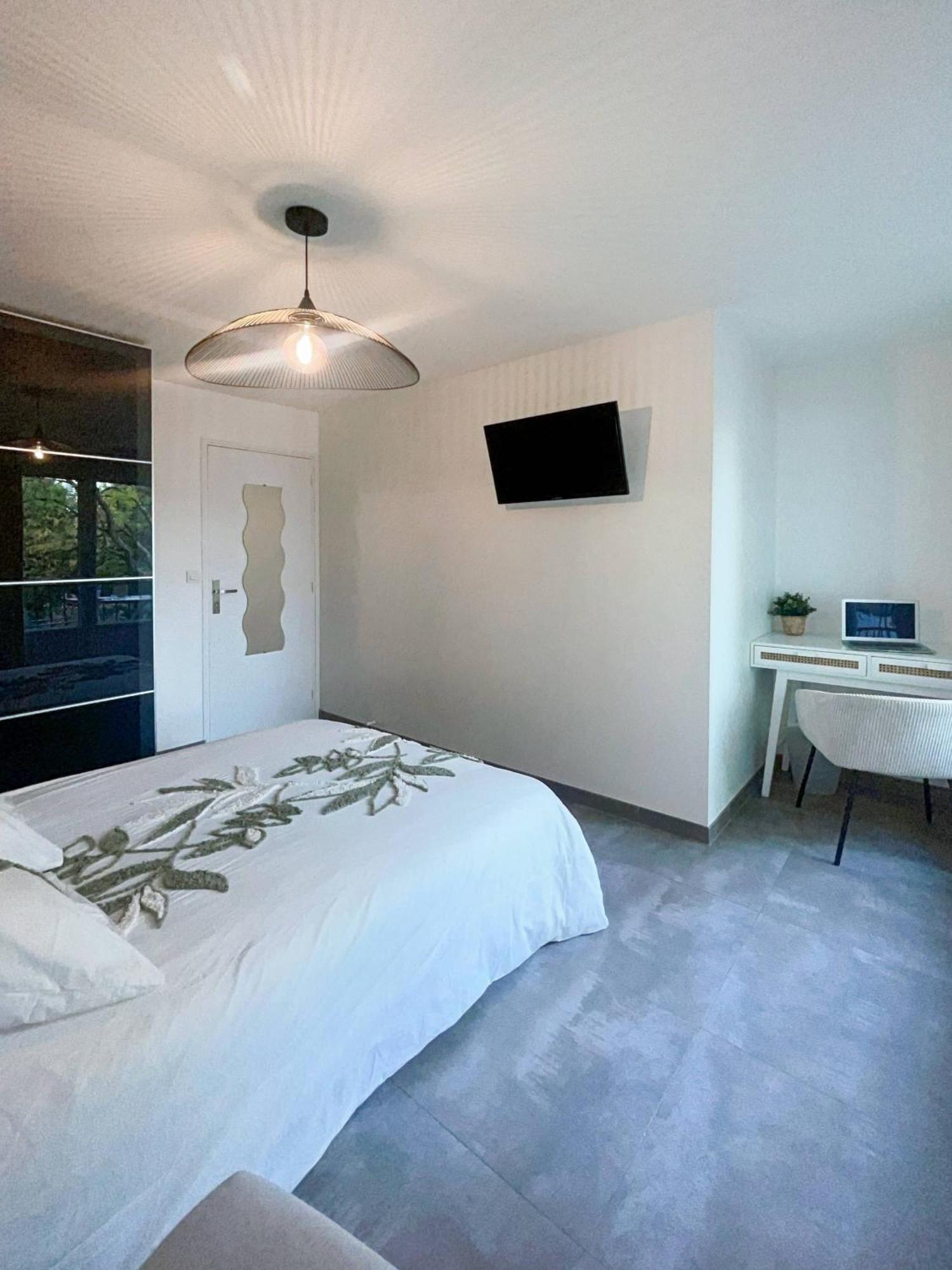 Auteuil • 4 Chambres • Wifi • Metro A 400M Рен Екстериор снимка